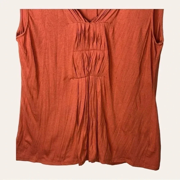 0199W. ANTHROPOLOGIE ORANGE TOP WITH PLEATS IN THE MIDDLE OF TOP SIZE LARGE - Picture 4 of 9